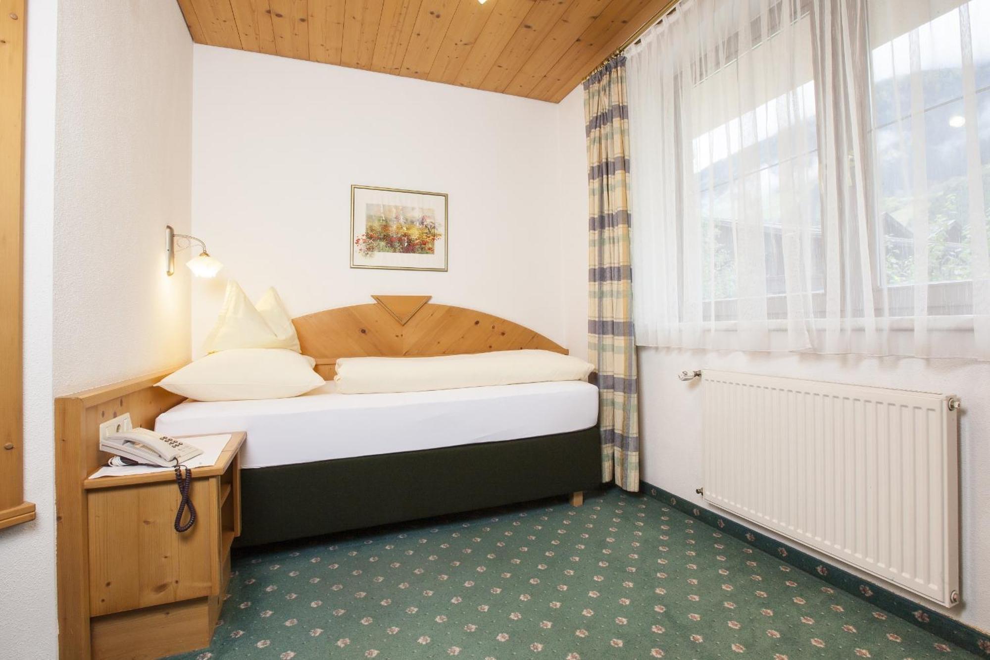 Hotel & Appartements Alpenresidenz Viktoria Neustift im Stubaital Quarto foto