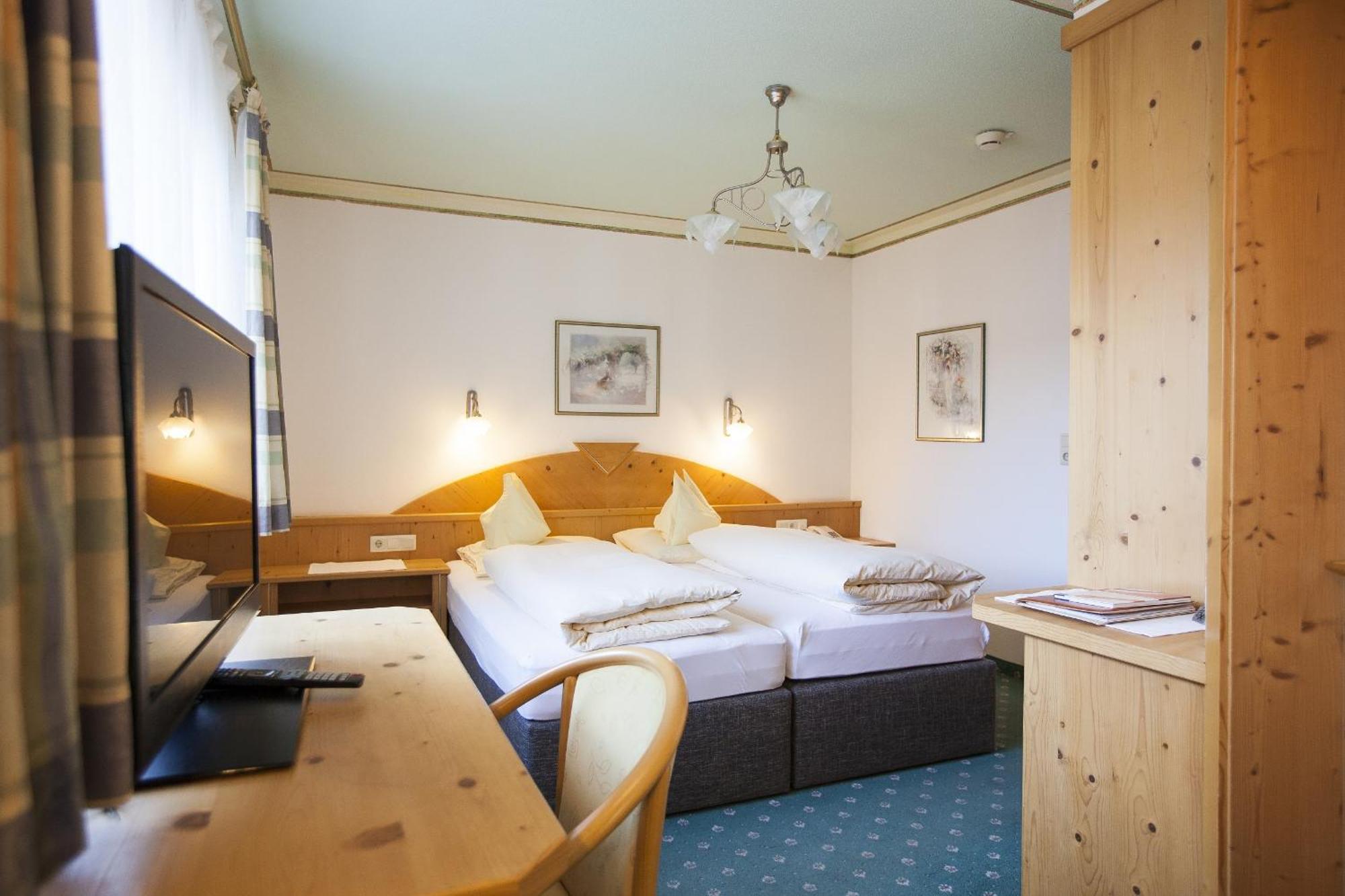 Hotel & Appartements Alpenresidenz Viktoria Neustift im Stubaital Quarto foto